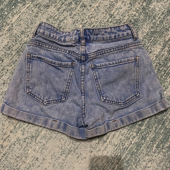 PacSun. Jean Shorts. “Mom Short” Silver Buttons - Picture 2 of 2